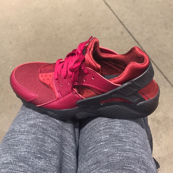 🔥 Nike Air Huarache “Red October” – 2 Pairs Available! 🔥 - Picture 2 of 6